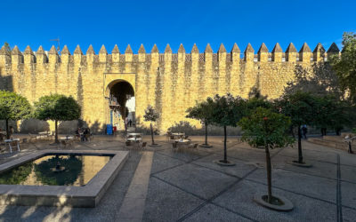 Moon Gate and Wall of Cairuán Street